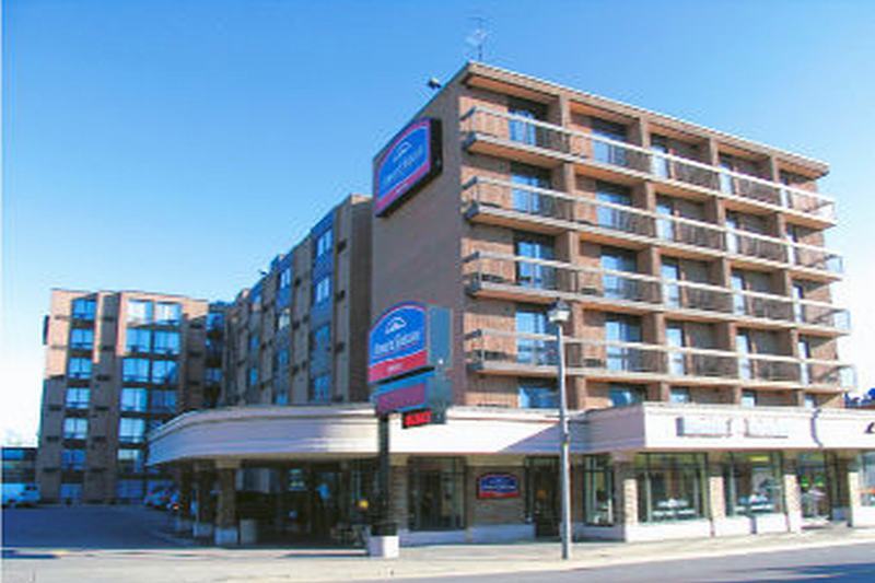Howard Johnson Plaza By Wyndham By The Falls Niagarawatervallen Buitenkant foto